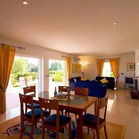 Carvoeiro Sleeps 6 Pool Air Con Wifi Villa *